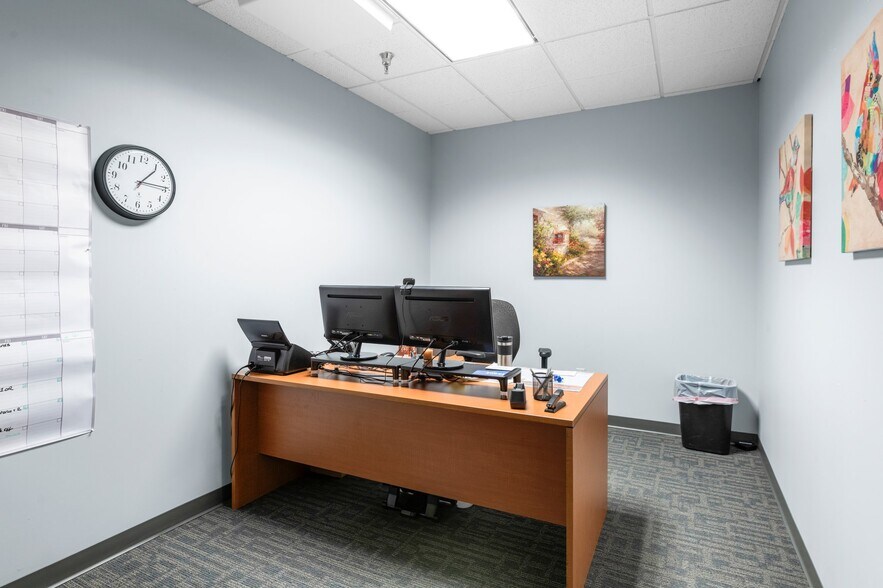 More Photos Of 501-617 Travelers Trl, Burnsville Research And Development For Lease