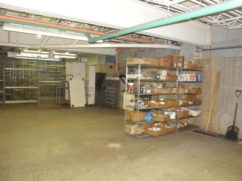 More Photos Of 2112 Industrial Dr, Niles Manufacturing For Sale