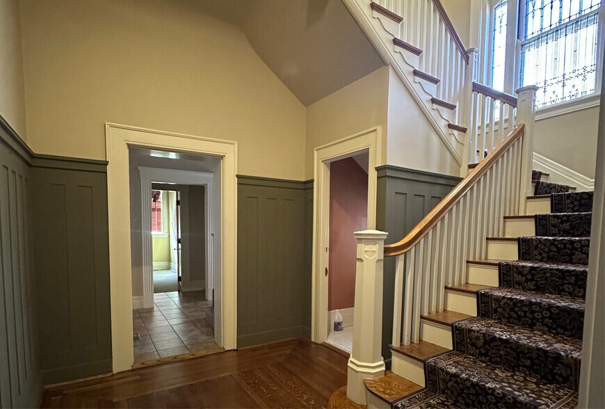 More Photos Of 211 Garrard St, Covington Loft Creative Space For Sale