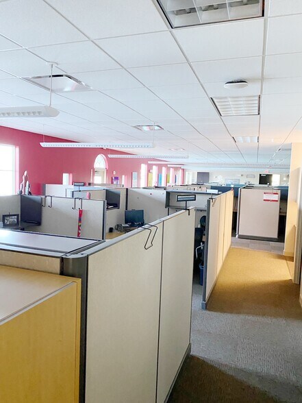 More Photos Of 17425 Bridge Hill Ct, Tampa Coworking Space