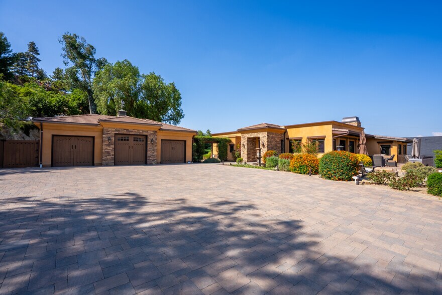 More Photos Of 10845 Meads, Orange Specialty For Sale