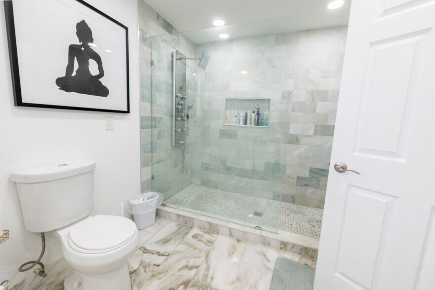 More Photos Of 1757 N Temple Ave, Starke Hotel For Sale