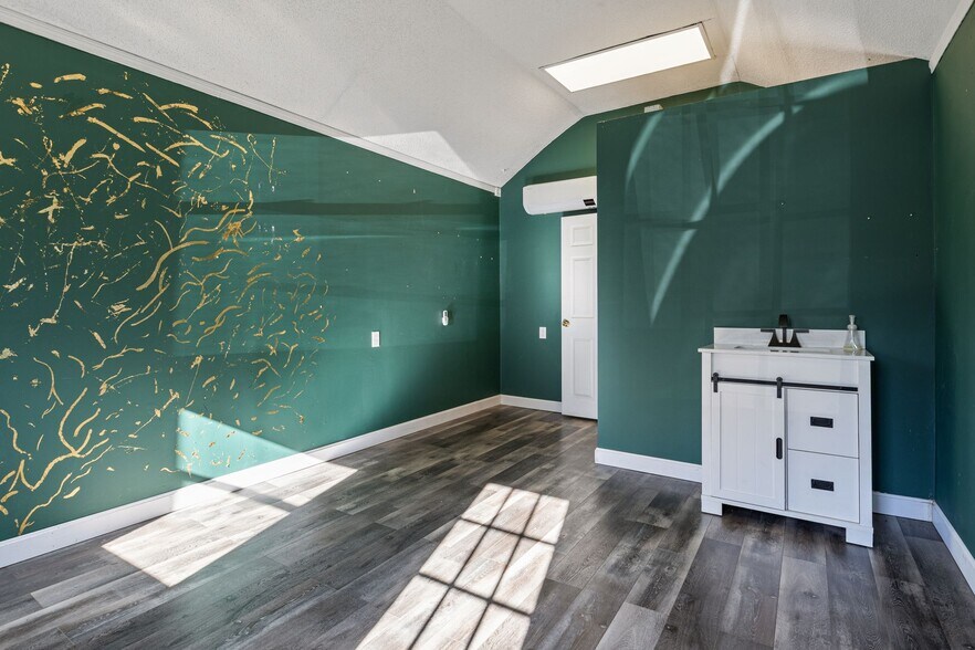 More Photos Of 10 Elm St, Gorham Office For Sale