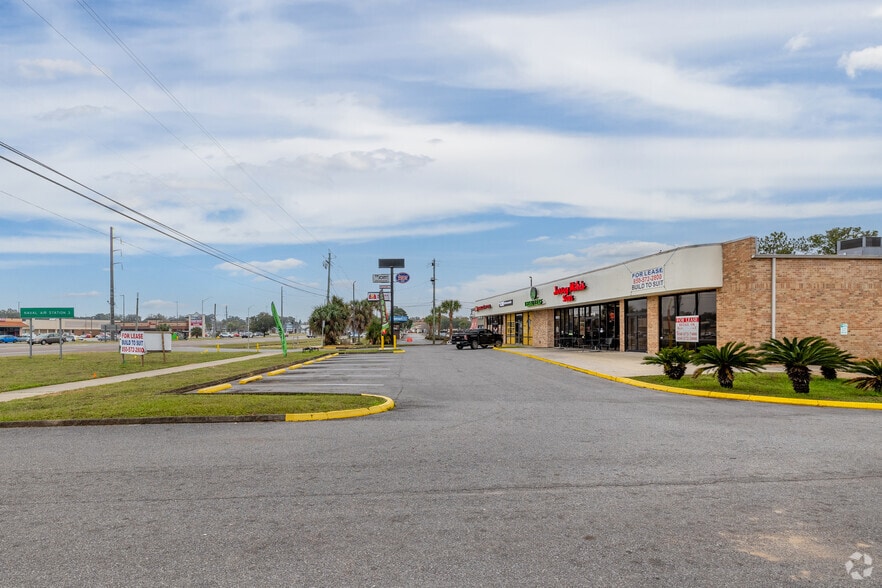 More Photos Of 503 N Navy Blvd, Pensacola General Retail For Lease