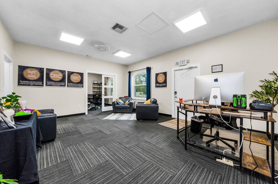 More Photos Of 11748 La Madera Blvd, Port Richey Office For Sale