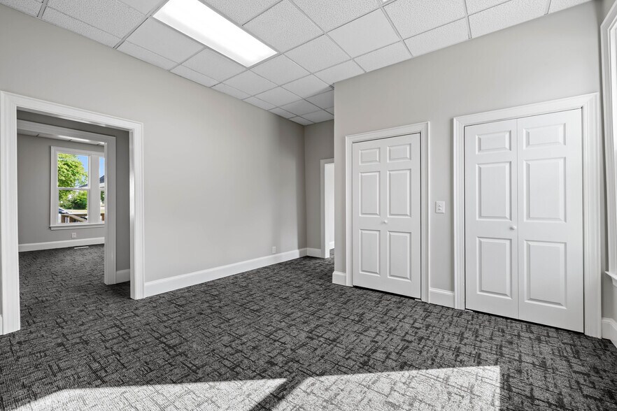 More Photos Of 504 W Broad St, Dunn Office For Sale