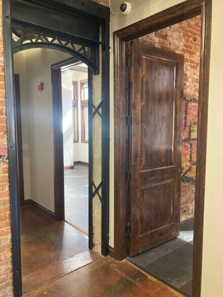 More Photos Of 2101-2107 Larimer St, Denver Loft Creative Space For Sale