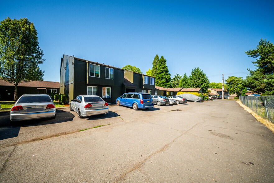 More Photos Of 1046 NE 17th Ave, Hillsboro Apartments For Sale