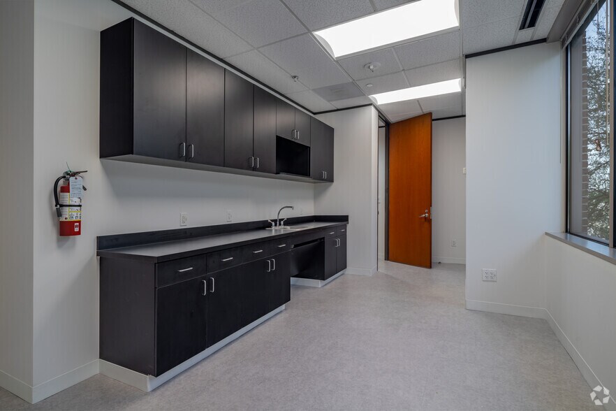 More Photos Of 1020 NE Loop 410, San Antonio Office For Lease