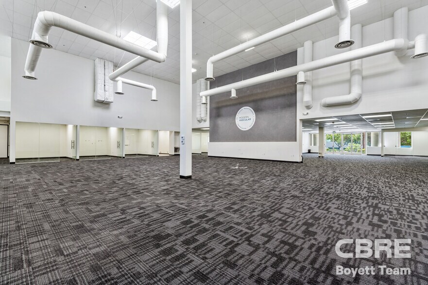 More Photos Of 26025 Mureau Rd, Calabasas Office For Sale