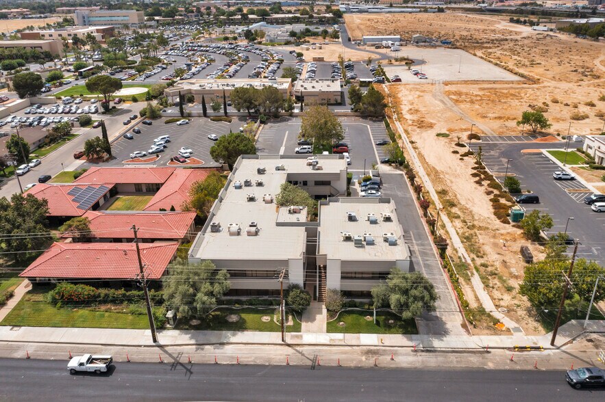 More Photos Of 1672 W Avenue J, Lancaster Medical For Lease