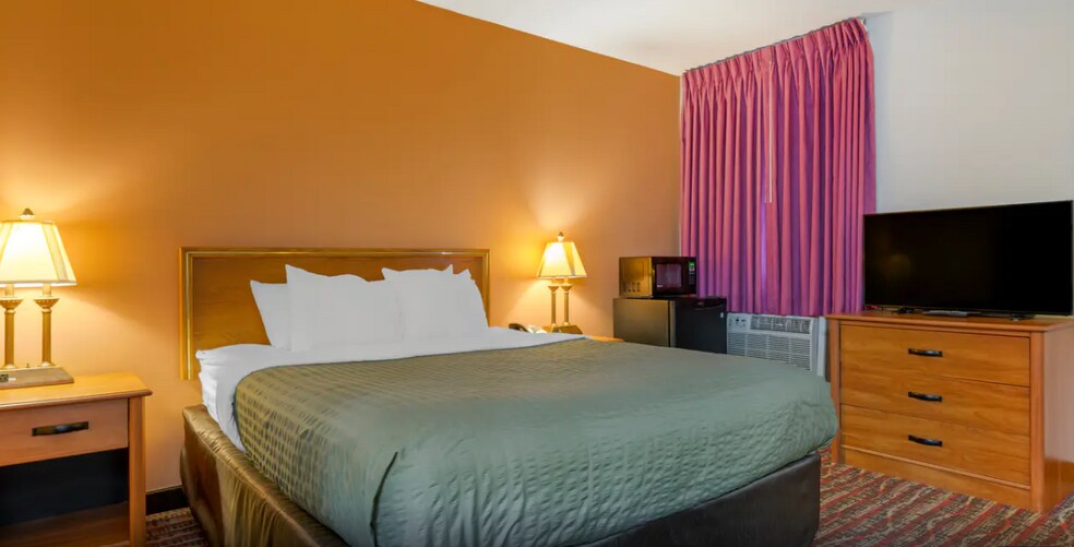 More Photos Of 2050 S US 41, Marquette Hotel For Sale