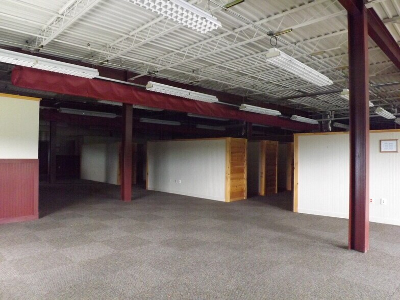 More Photos Of 700 Hepburn St, Milton Showroom For Lease