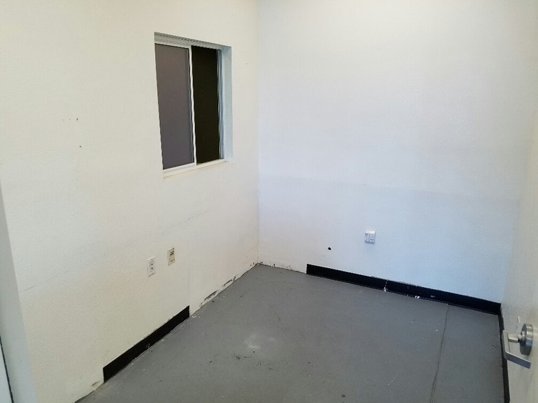 More Photos Of 303 Kansas Ave, Henderson Service For Lease