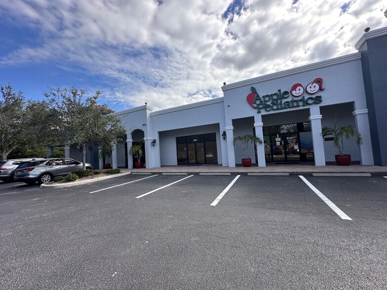 More Photos Of 7785 Davis Blvd, Naples Unknown For Lease