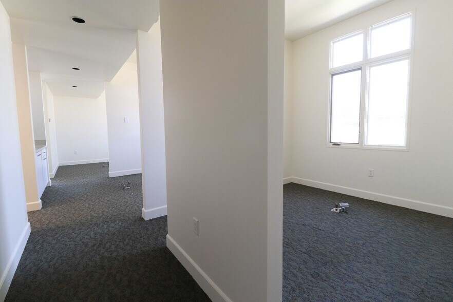 More Photos Of 1005 S 76th Ave, Omaha Medical For Lease