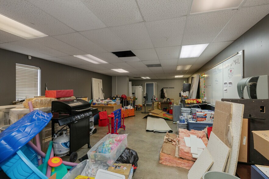 More Photos Of 500 W Daniels St, Ozark Office For Sale