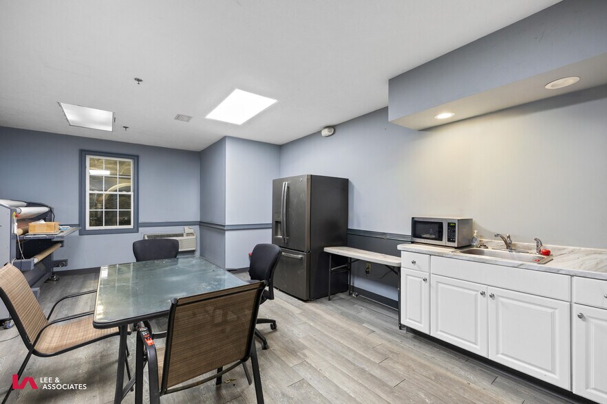 More Photos Of 4151 Industrial Park Dr, Norcross Warehouse For Lease