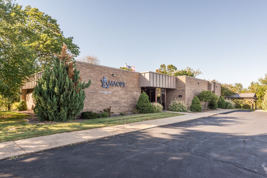 More Photos Of 1423 Randy Ln, Jefferson City Office For Sale