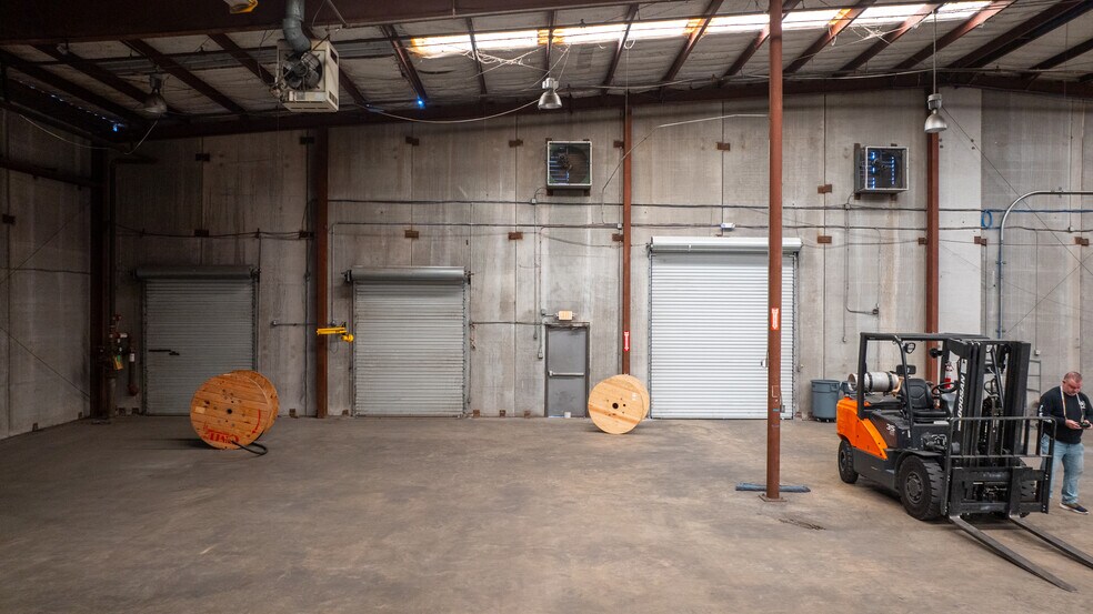 More Photos Of 3000 Lausat St, Metairie Warehouse For Lease
