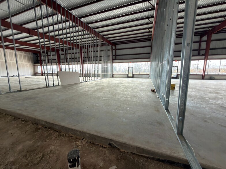 More Photos Of 14211 Hiram Clarke Rd, Houston Storefront For Lease