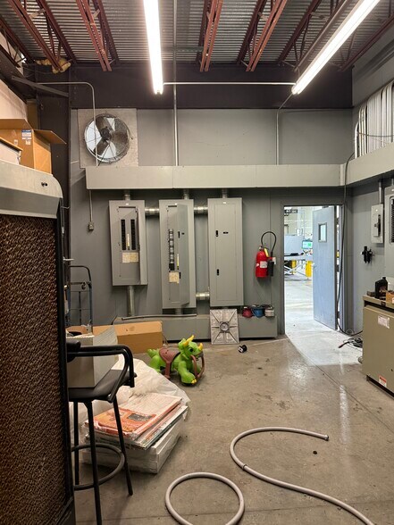 More Photos Of 1202 Industrial Dr, Warsaw Industrial For Sale