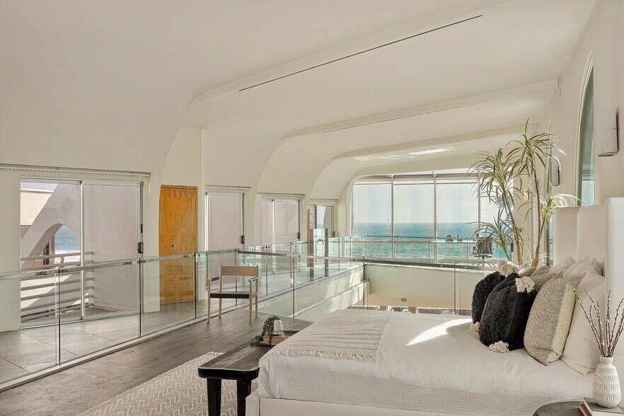 More Photos Of 3111 Ocean Front Walk, Marina Del Rey Apartments For Sale