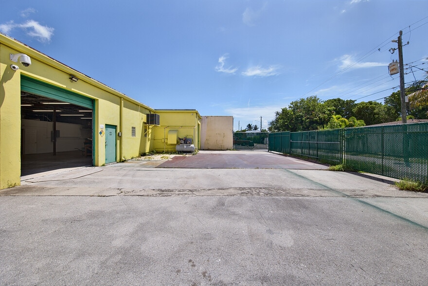 More Photos Of 900-950 NE 40th Ct, Oakland Park Warehouse For Lease