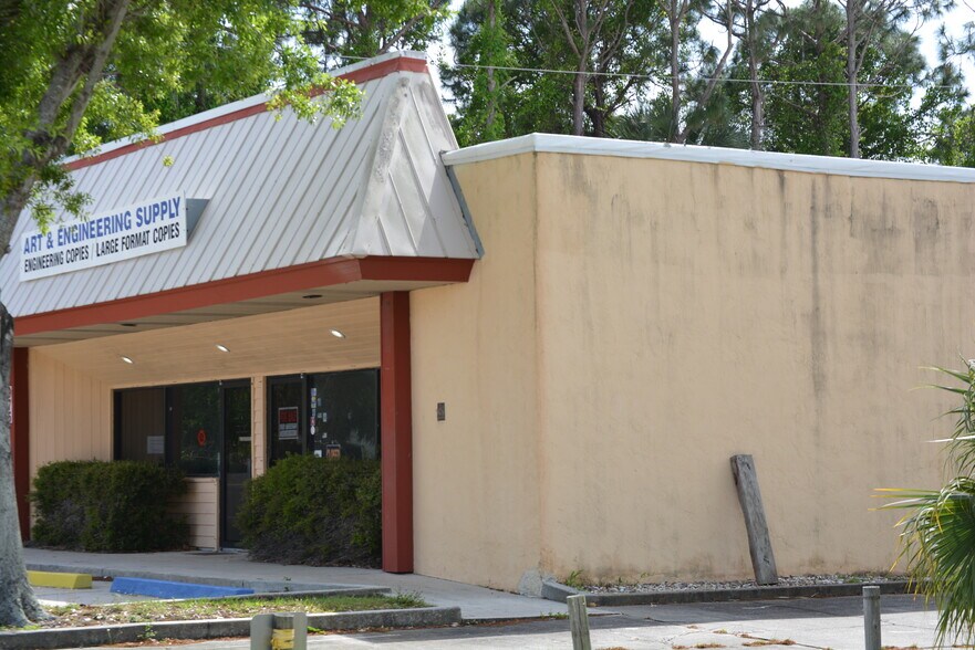 More Photos Of 975 N Courtenay Pky, Merritt Island Showroom For Lease