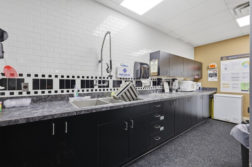 More Photos Of 9 Beju Industrial Dr, Sylvan Lake General Retail For Sale