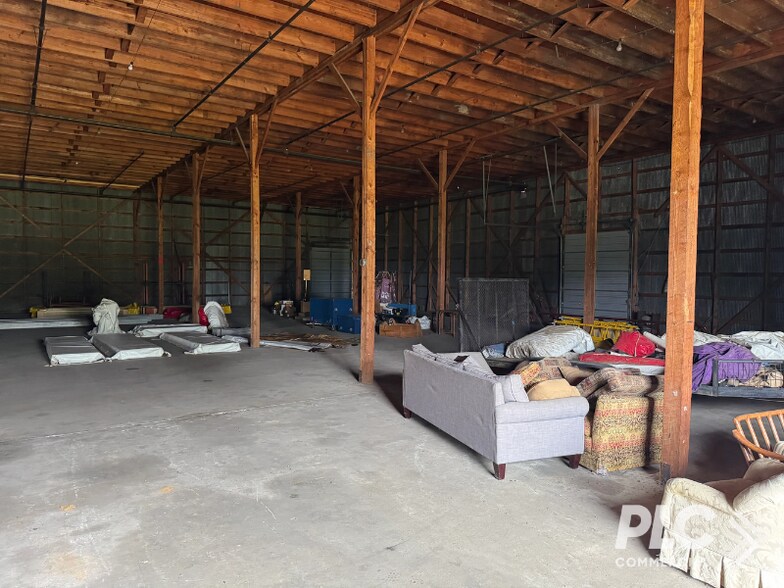 More Photos Of 319 Main st, Olanta Warehouse For Sale