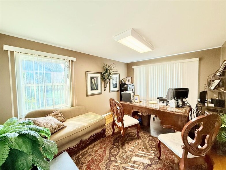 More Photos Of 2802 W Main St, Russellville Office For Sale