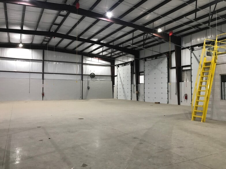 More Photos Of 210 US 285 Hwy, Pecos Warehouse For Lease