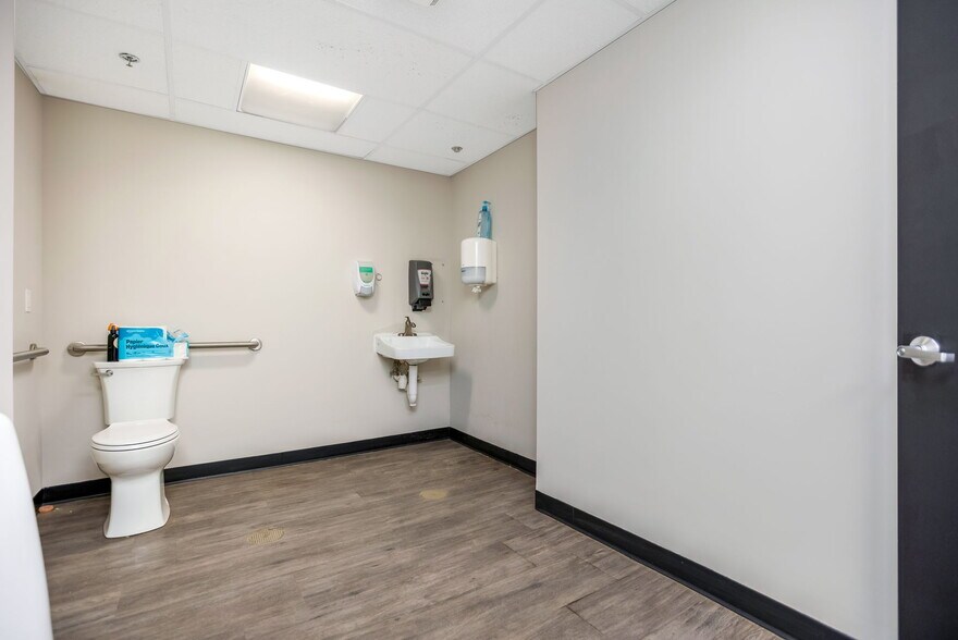 More Photos Of 808 Rhoads Ave, Columbus Warehouse For Sale