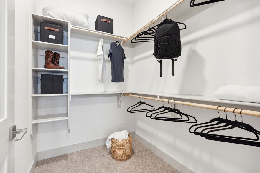 More Photos Of 150 W Main St, Richardson Apartments For Lease