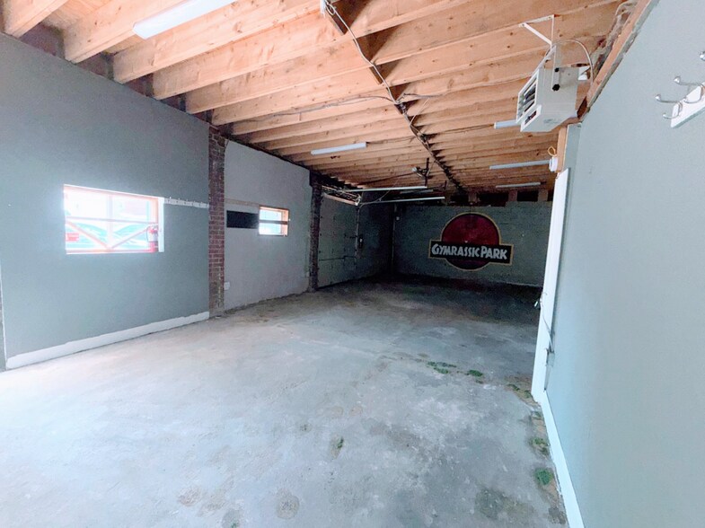 More Photos Of 300 W Coulter St, Philadelphia Flex For Lease