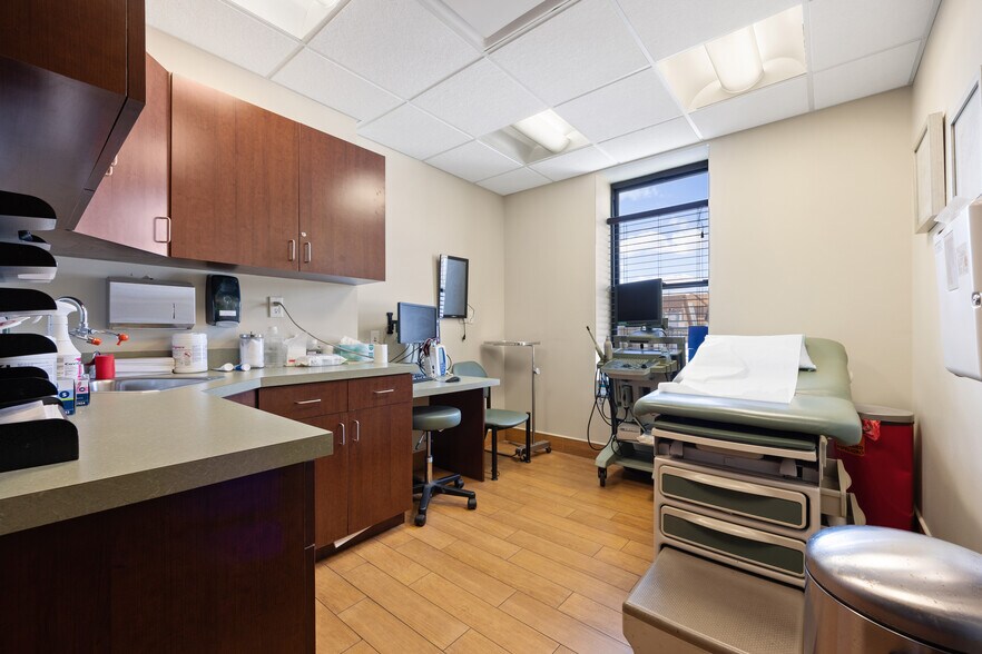 More Photos Of 7210 13th Ave, Brooklyn Medical For Lease