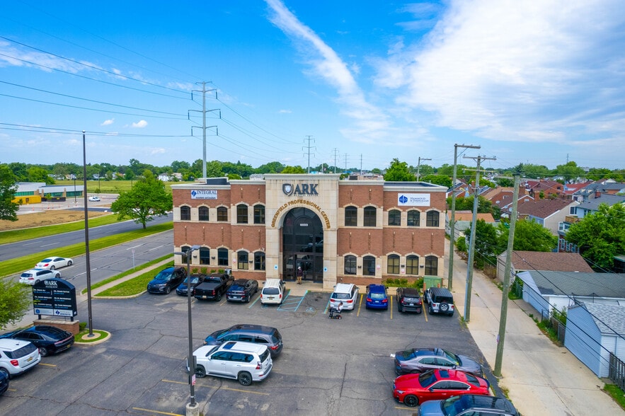 More Photos Of 6050 Greenfield Rd, Dearborn Medical For Lease