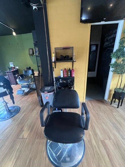 More Photos Of 611-619 N 2nd St, Philadelphia Auto Dealership For Lease