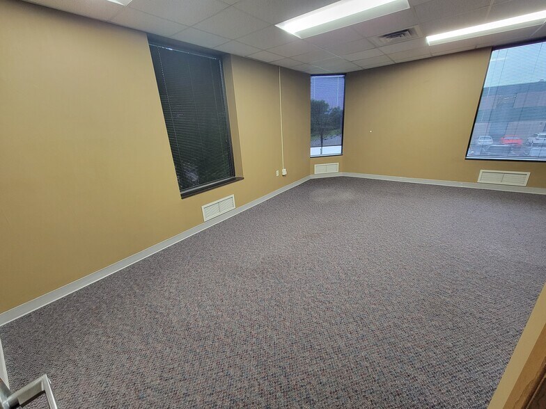 More Photos Of 2500 W 49th St, Sioux Falls Office For Lease
