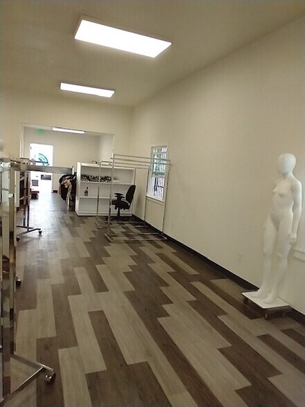 More Photos Of 5268-5276 Atlantic Blvd, Maywood Showroom For Sale