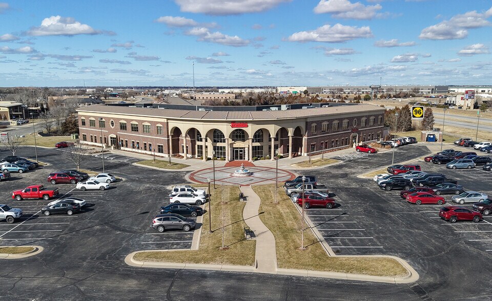 More Photos Of 3020 N Cypress Dr, Wichita Office For Sale
