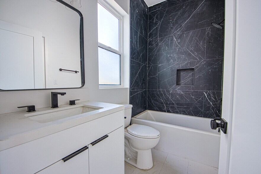 More Photos Of 6401 Odessa Ave, Lake Balboa Multifamily For Sale