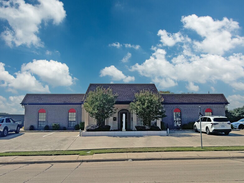 Primary Photo Of 2511 Texas Dr, Irving Office For Lease