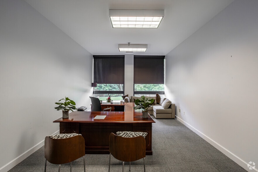 More Photos Of 3350 Greenbriar Pky SW, Atlanta Movie Radio TVStudio For Lease