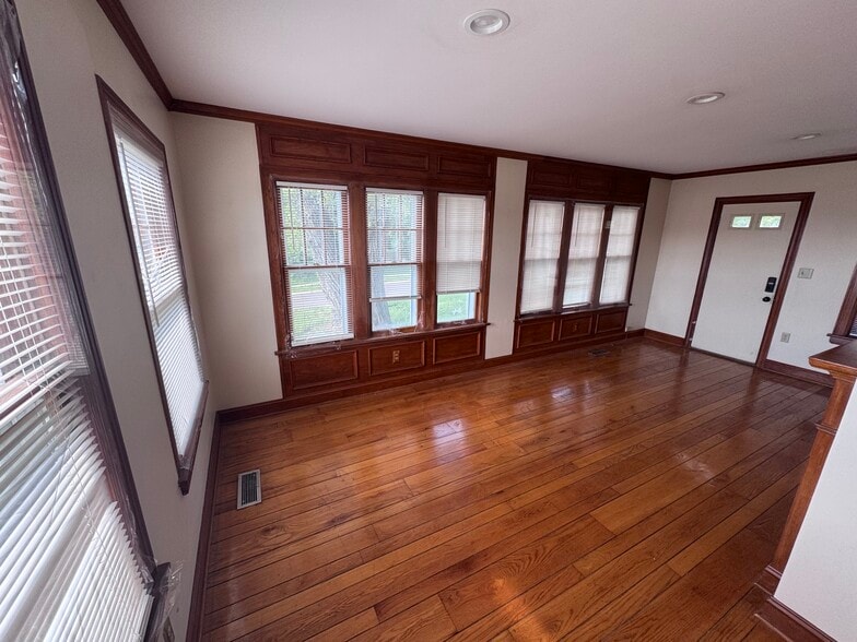 More Photos Of 6036 Metcalf Ave, Overland Park Office For Lease