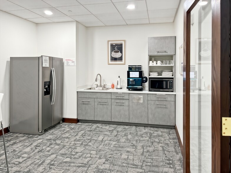 More Photos Of 100 7th Ave, Chardon Coworking Space