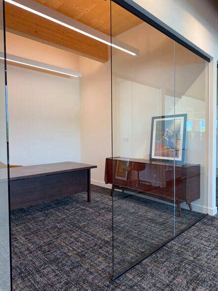 More Photos Of 2422 E 7th St, Austin Office For Lease
