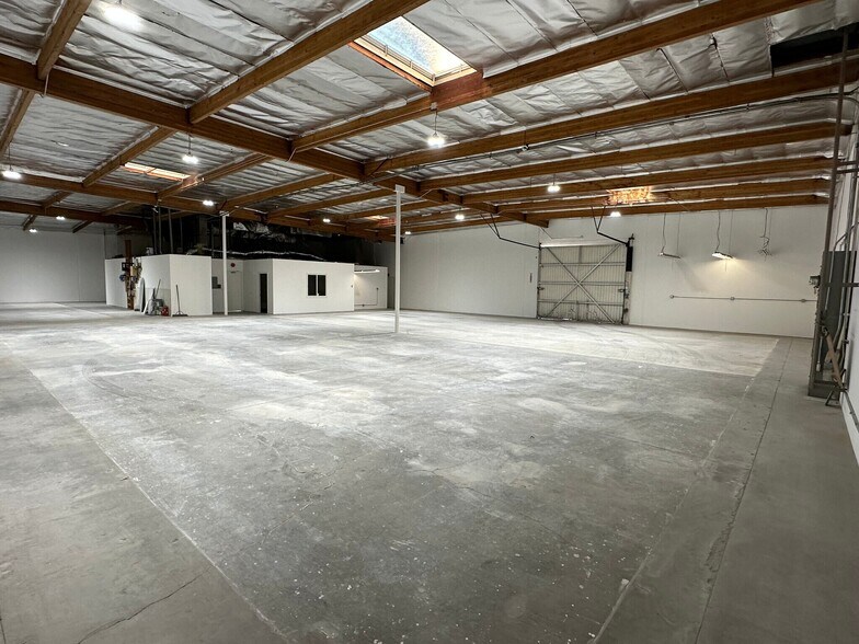 More Photos Of 1850 W Collins Ave, Orange Manufacturing For Lease