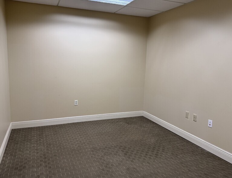 More Photos Of 15255 NW 82nd Ave, Miami Lakes General Retail For Lease